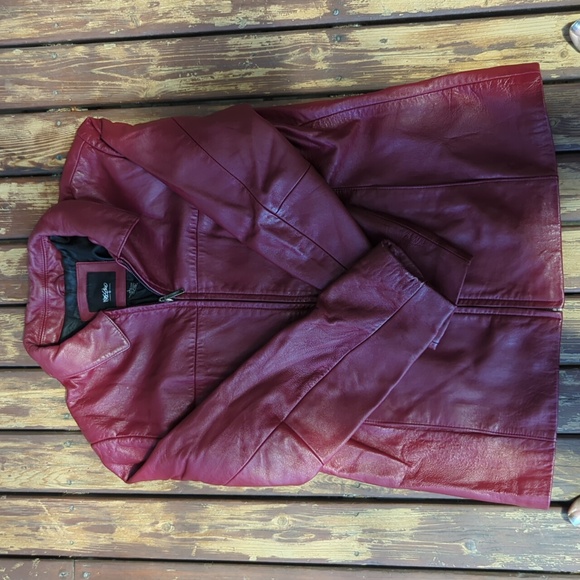 Red leather jacket front zip. Pockets - Picture 2 of 4